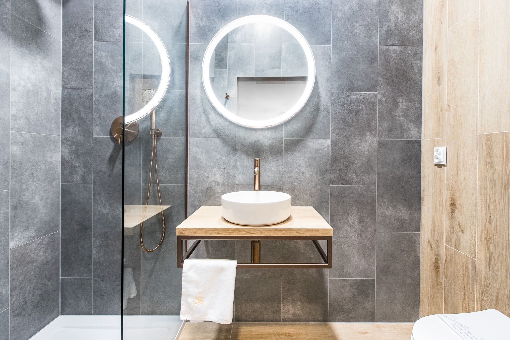 single room | bathroom | shower, free toiletries, hair dryer, slippers