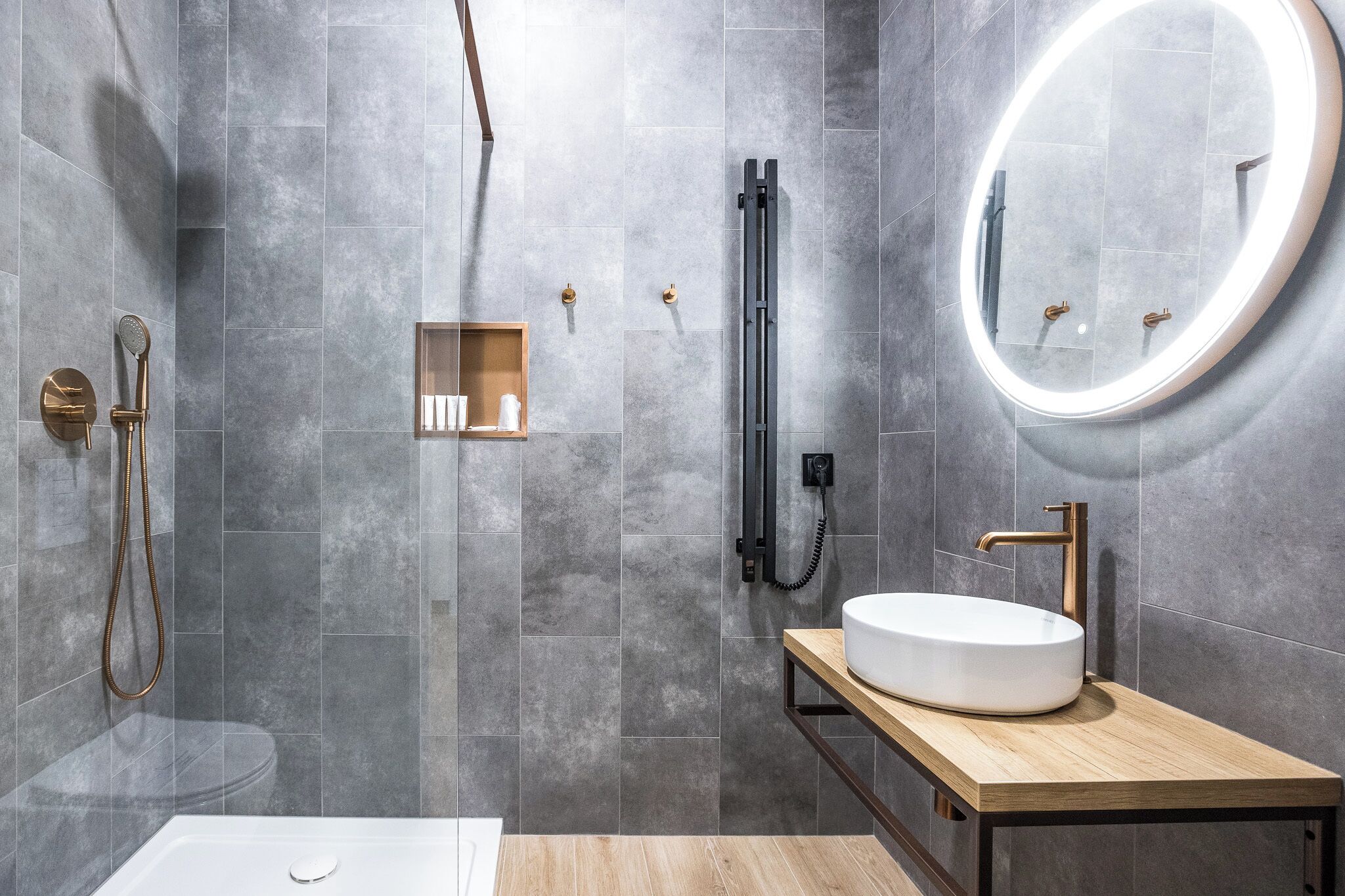 junior double room, 2 single beds | bathroom | shower, free toiletries, hair dryer, slippers