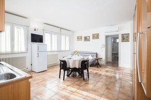 Apartment, 2 Bedrooms | Living area