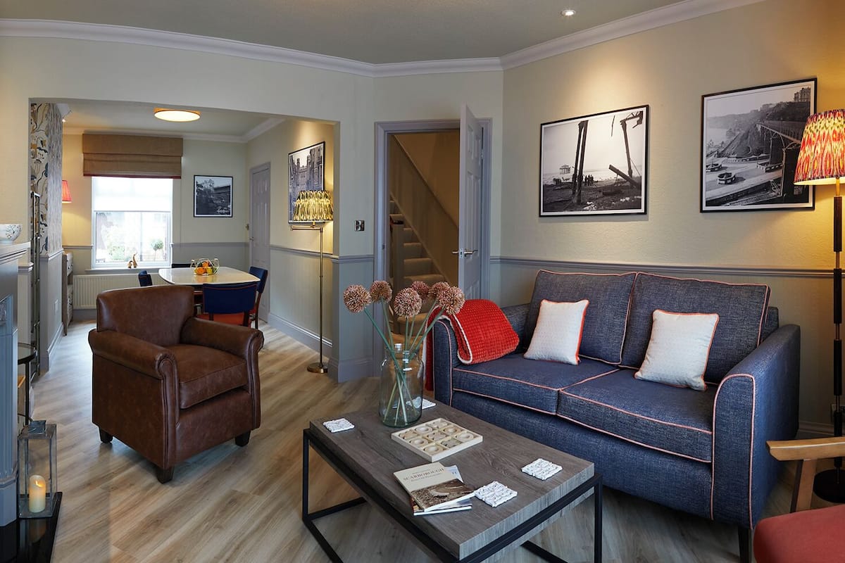 No.20 High Street (Pet-Friendly) | Living area | 39-inch flat-screen TV with digital channels, DVD player