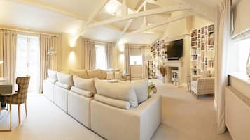 No.38 High Street (Pet-Friendly) | Living area | 39-inch flat-screen TV with digital channels, DVD player