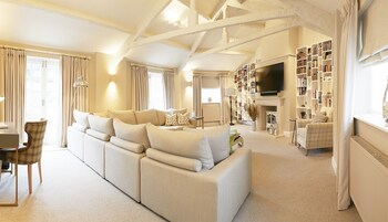 No.38 High Street (Pet-Friendly) | 起居区 | 39-英寸纯平电视（配备数码频道）、DVD 播放器、流媒体服务