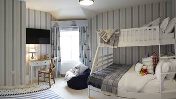 Luxury House, Private Bathroom (38 High Street) | Free WiFi