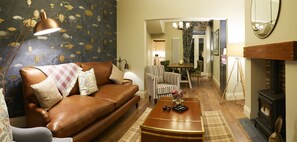 Casa de campo familiar, baño privado (23 North Street) | Zona de estar | Televisión de pantalla plana de 39 pulgadas con canales digitales