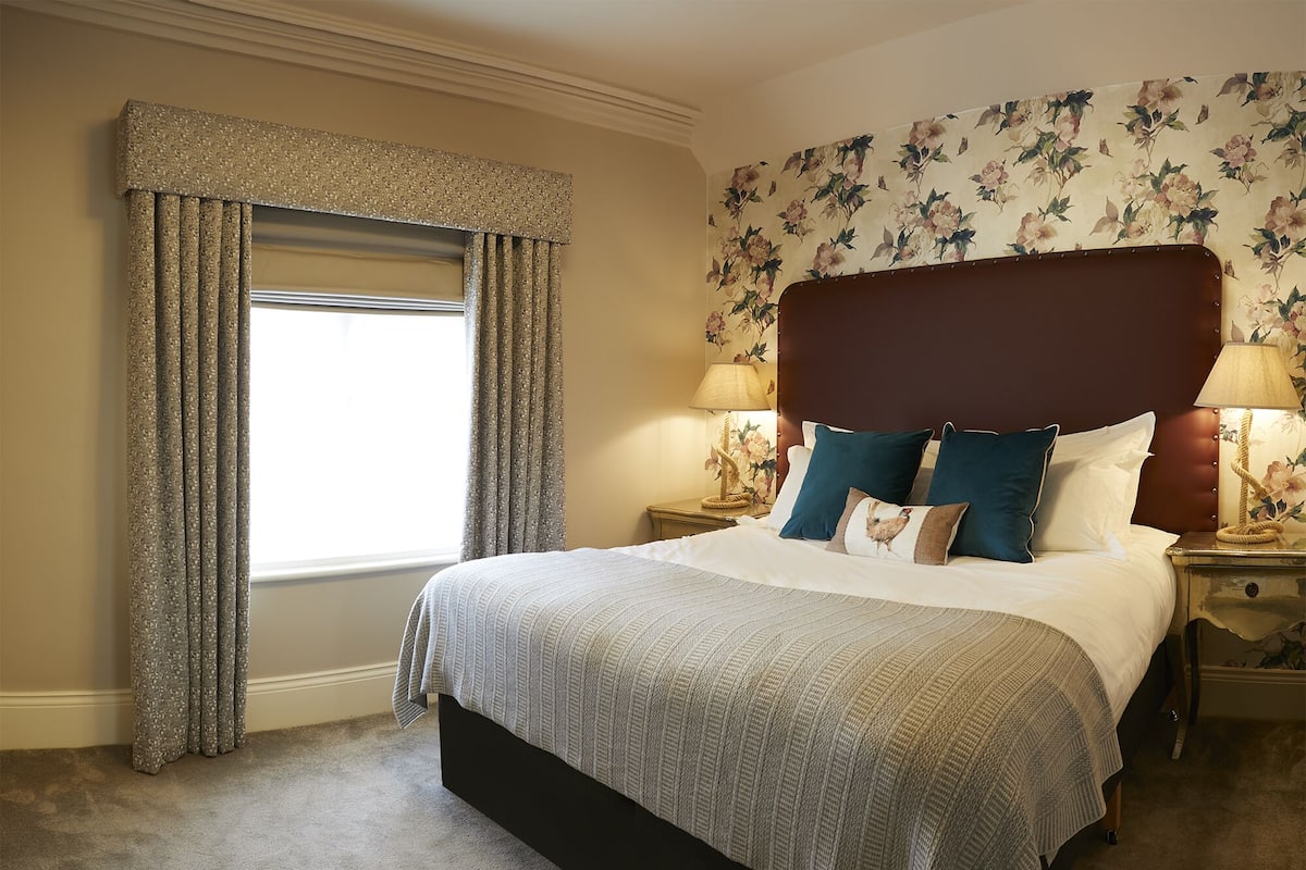 Luxury House, Private Bathroom (38 High Street) | Free WiFi