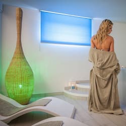 Sauna, vasca idromassaggio, bagno turco, trattamenti per il corpo