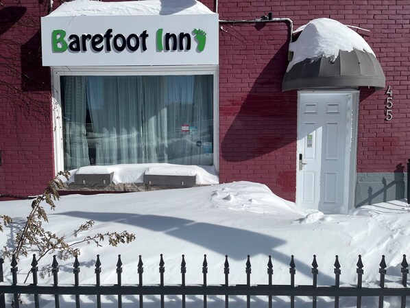 A building with a sign reading "Barefoot Inn" and a brick facade. - Barefoot Inn (Ottawa)