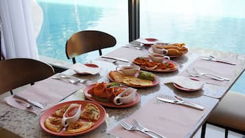 Breakfast, lunch, dinner served; Regional cuisine