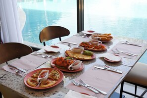 Breakfast, lunch, dinner served; Regional cuisine 