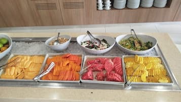 Bữa sáng buffet hàng ngày (30 USD/mỗi người)