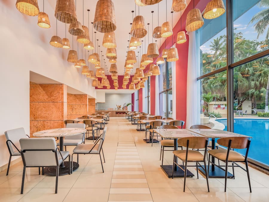 Se sirven desayunos, almuerzos, cenas y cocina regional