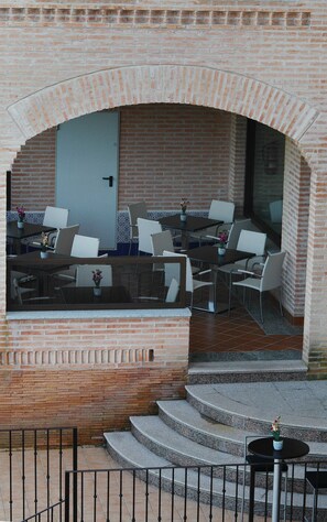 Breakfast, lunch, dinner served; Mediterranean cuisine  - Hotel la Bastida (Toledo)