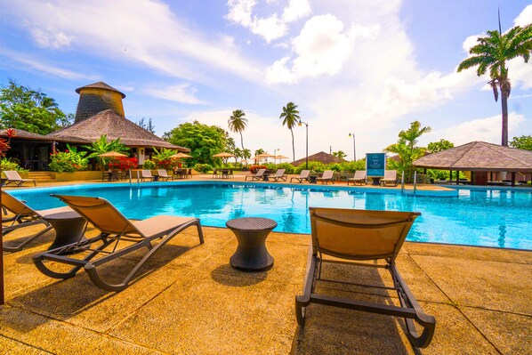Outdoor pool, open 6:00 AM to 6:00 PM, sun loungers - Mount Irvine Bay Resort (Black Rock)