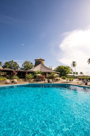 Outdoor pool, open 6:00 AM to 6:00 PM, sun loungers - Mount Irvine Bay Resort (Black Rock)