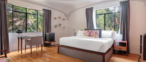 Executive Room, 1 King Bed | Premium bedding, down comforters, minibar, in-room safe