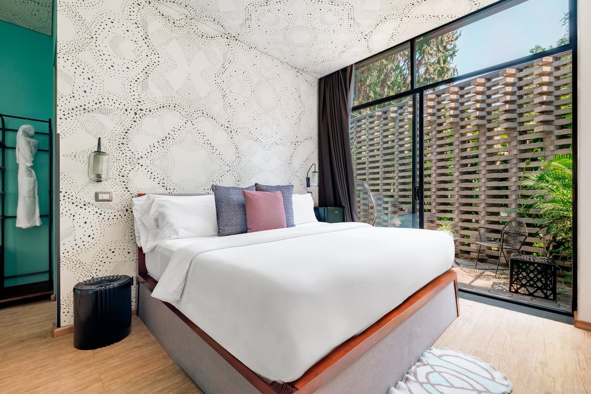 Camera Deluxe, 1 letto king | Biancheria da letto di alta qualità, copriletto in piuma, minibar