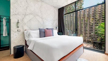 Deluxe Room, 1 King Bed | Premium bedding, down duvets, minibar, in-room safe