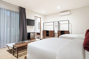 Deluxe-huone, 2 parisänkyä | Ylelliset vuodevaatteet, untuvapeitot, minibaari, tallelokero huoneessa