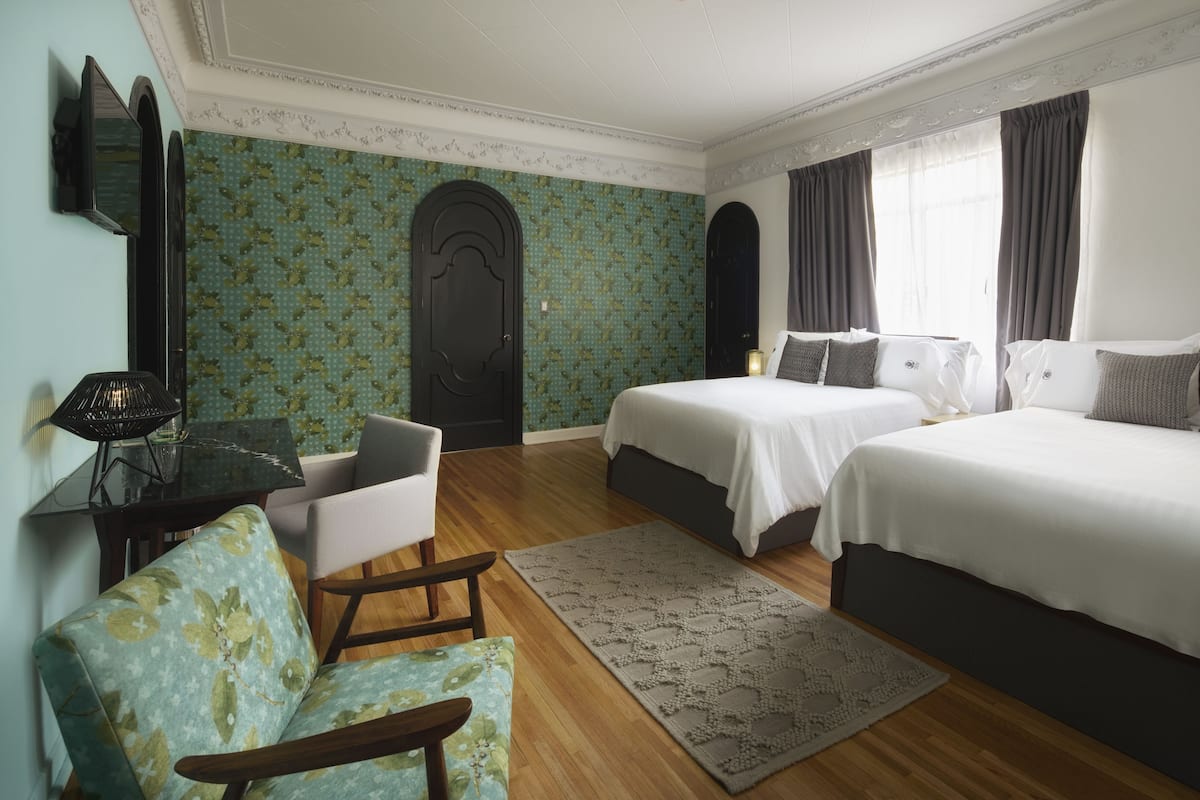 Premium bedding, down comforters, minibar, in-room safe