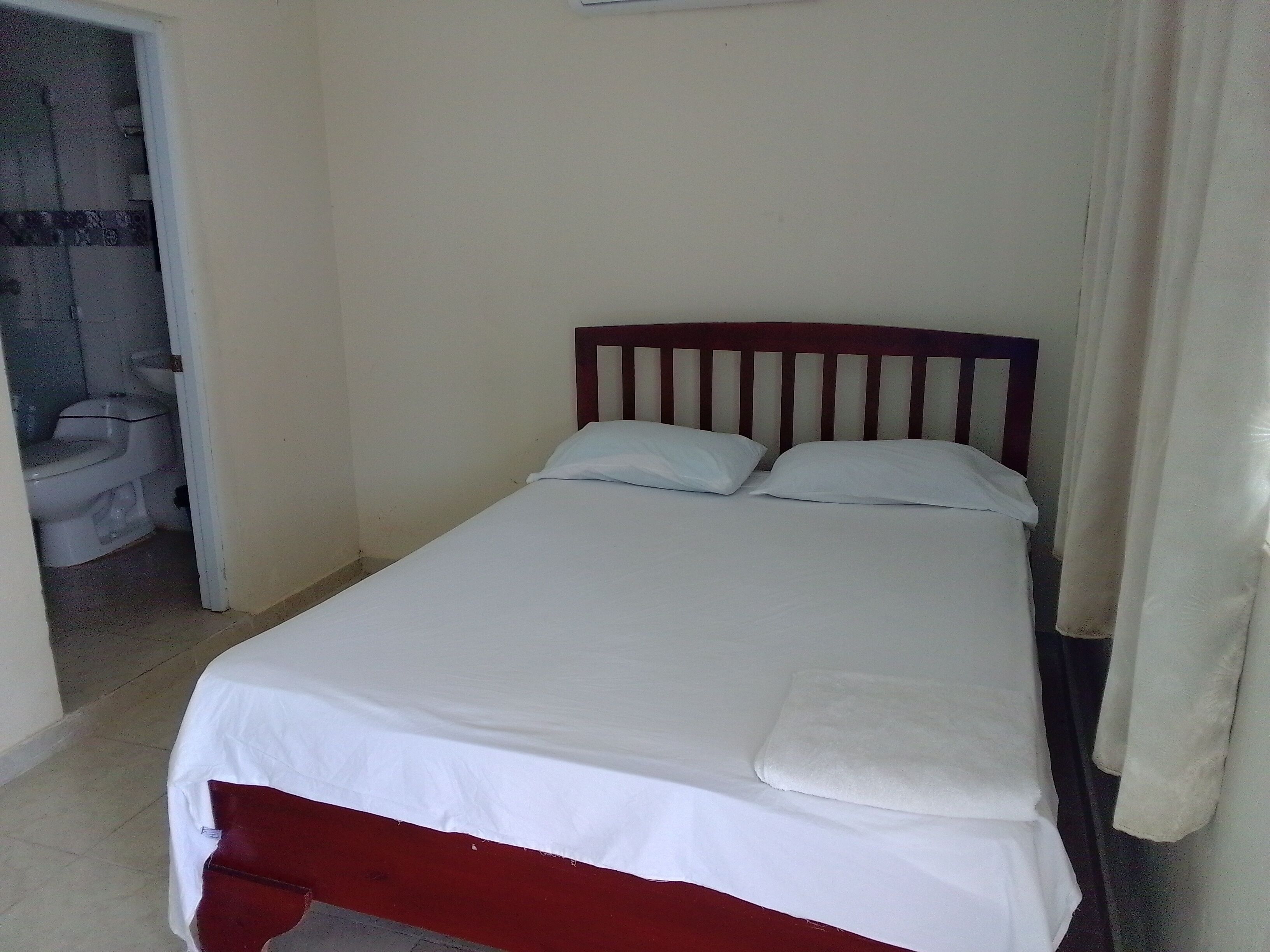 Queen Room with A/C - Breakfast Included | Wi-fi (inkludert)