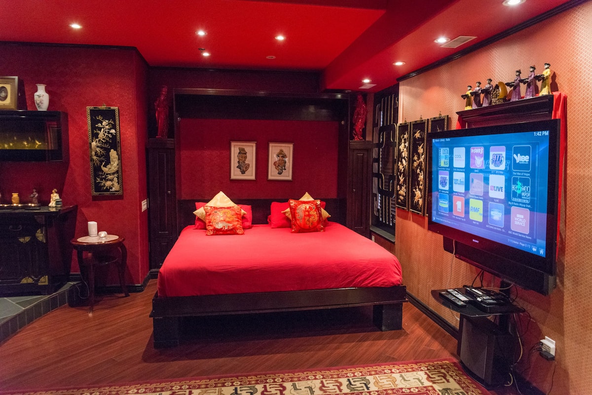 Premium bedding, soundproofing, iron/ironing board, free WiFi