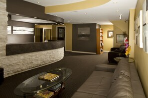 Sala de estar en el lobby