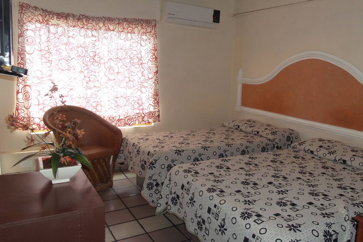 Double Room | Desk