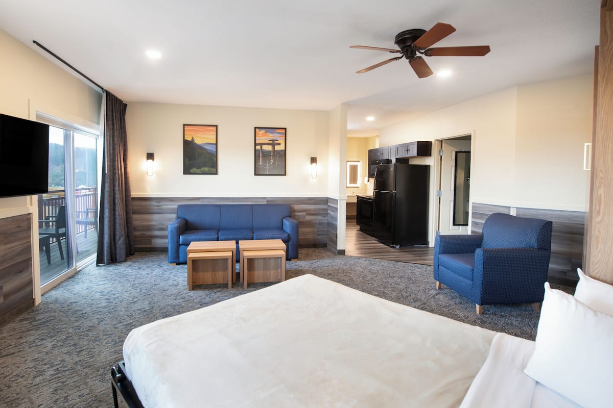 In-room safe, iron/ironing board, bed sheets