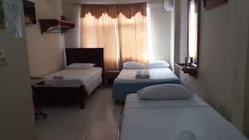 1 habitación, escritorio, wifi gratis y ropa de cama