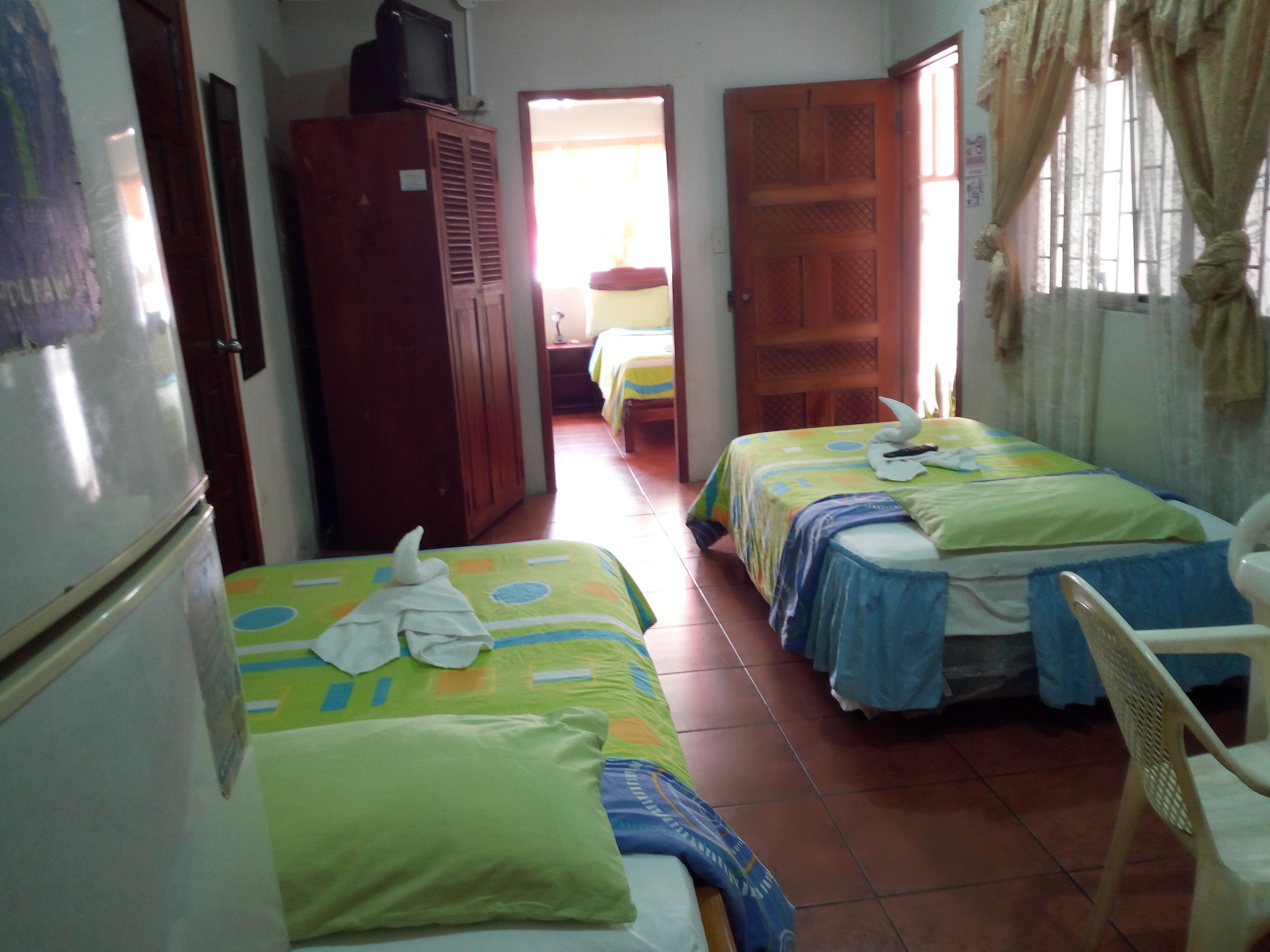 Bureau, Wi-Fi gratuit, draps fournis