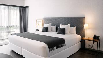 Estudio Deluxe | Minibar, caja fuerte, escritorio y cortinas opacas