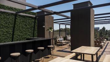 Bar junto a la piscina