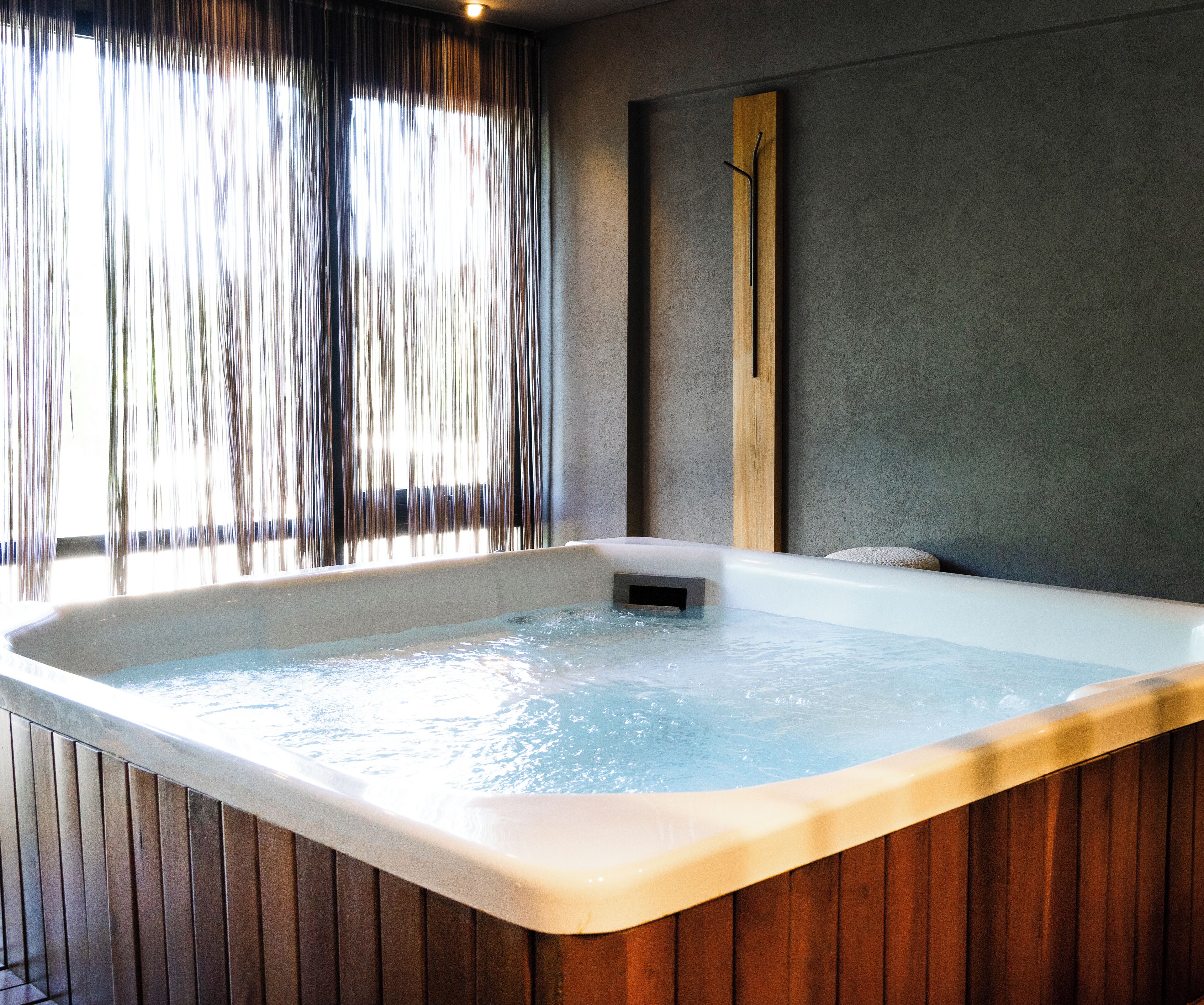 Sauna, hot tub, facials