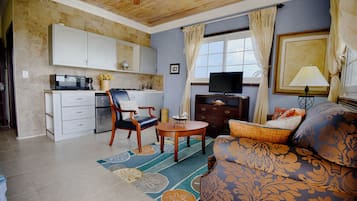 Ocean King Suite with Full Kitchen | Private kitchen | Fridge, microwave, stovetop, coffee/tea maker