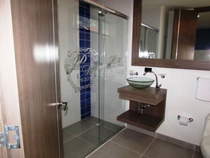 Dusche, kostenlose Toilettenartikel, Haartrockner