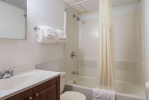 Combinazione doccia/vasca, set di cortesia gratuito, asciugamani, sapone