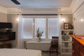 Rom, 1 queensize-seng (Robbers Roost) | Skrivebord, lydisolert og wi-fi (inkludert)