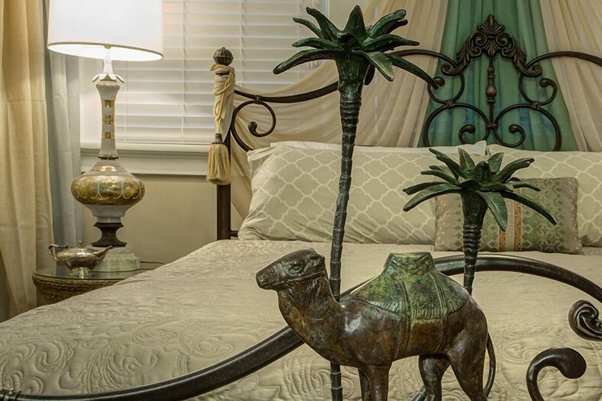 Room, 1 King Bed (Arabian Knights) | Desk, soundproofing, WiFi (free)