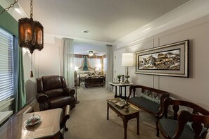 Zimmer, 1 King-Bett (Arabian Knights) | Wohnbereich | Flachbildfernseher