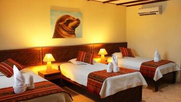 Decoración personalizada, muebles diferentes, escritorio y wifi gratis