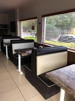 Breakfast and lunch served - Hotel Posada Los Olivos Los Mochis (Los Mochis)