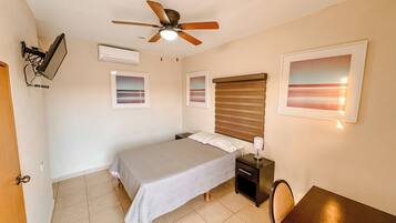 Habitación estándar, 1 cama matrimonial | Wifi gratis