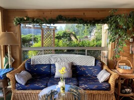 Suite, 1 habitación, bañera de hidromasaje, vistas al lago (Lakeside Bedroom Suite) | 1 dormitorio y ropa de cama de alta calidad