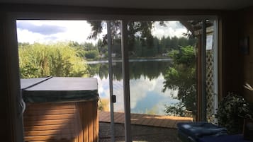 Suite, 1 Schlafzimmer, Whirlpool, Seeblick (Lakeside Bedroom Suite) | Ausblick vom Zimmer