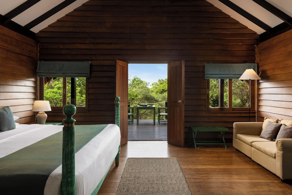 Jungle Dwelling | Minibar, in-room safe, desk, soundproofing