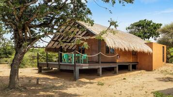 Jungle Dwelling | Minibar, in-room safe, desk, soundproofing