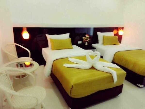 Superior Twin Room | Desk, free WiFi - De-complex Apartment (Yang Talat)