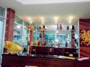 Reception - De-complex Apartment (Yang Talat)