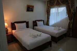 Superior Twin Room | Desk, free WiFi - De-complex Apartment (Yang Talat)