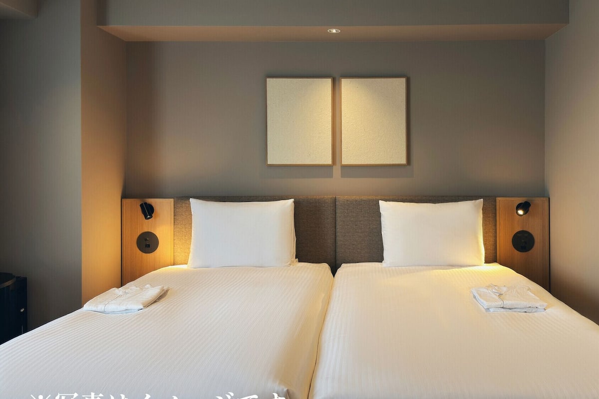 Quarto duplo, para não fumantes (Hollywood Twin Room) | 1 quarto, escrivaninha, cortinas blackout, ferros/tábuas de passar roupa